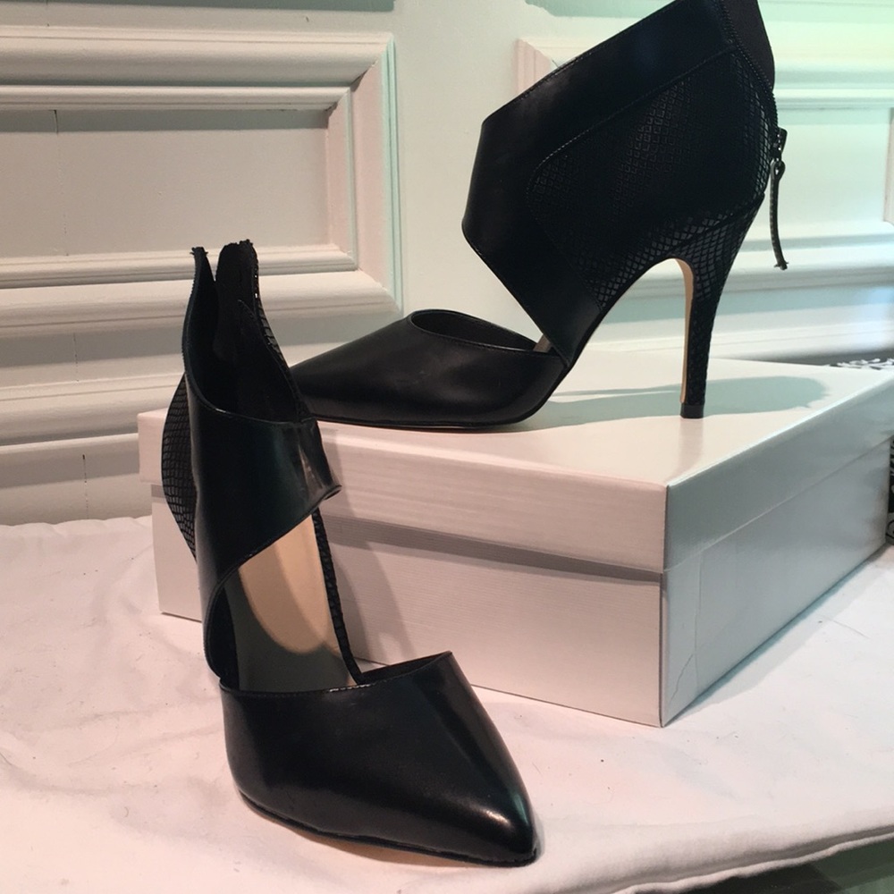 Never worn back zip heels
